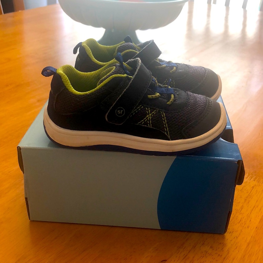 Stride Rite boys toddler size 6